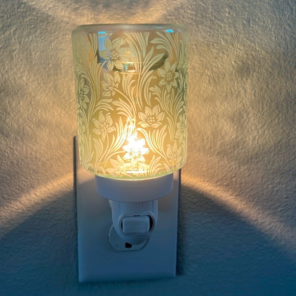 Scentsy Accents Scentsy Lily Garden Mini Warmer Poshmark